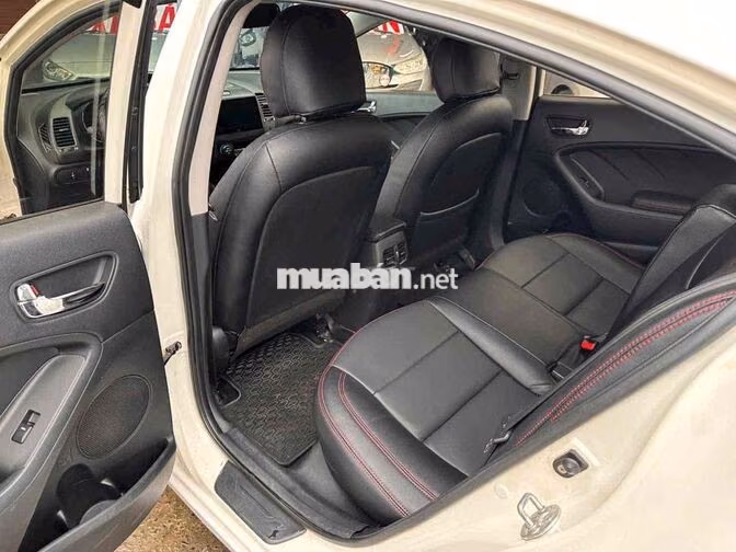 KIA K3 2.0 AT Số tự động 130000 km Trắng