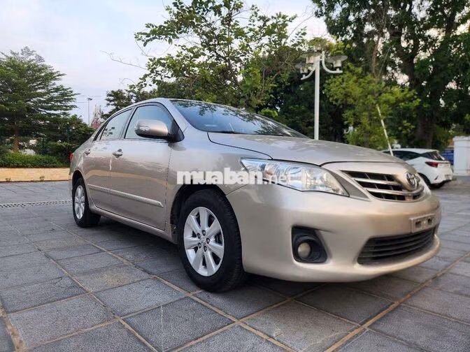 Toyota Altis 1.8 2012 Vàng cát