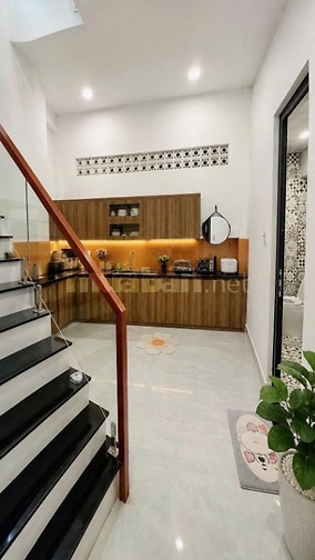Nhà mới Cách Mạng Tháng Tám, QUẬN 10, 6 x 16m (95 m2), giá 8.9 tỷ