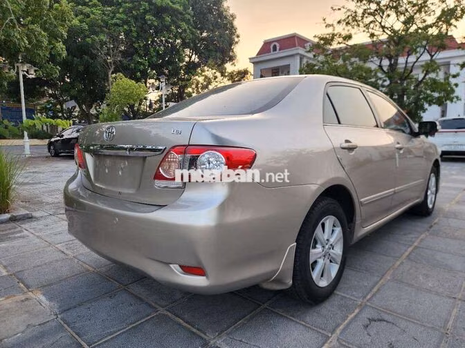 Toyota Altis 1.8 2012 Vàng cát