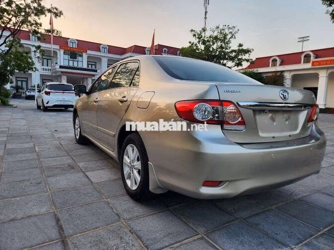 Toyota Altis 1.8 2012 Vàng cát