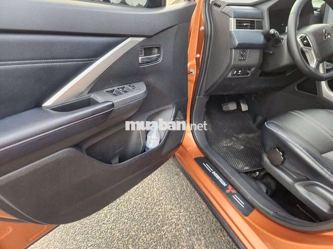 Mitsubishi Xpander Cross 7 chỗ màu Cam