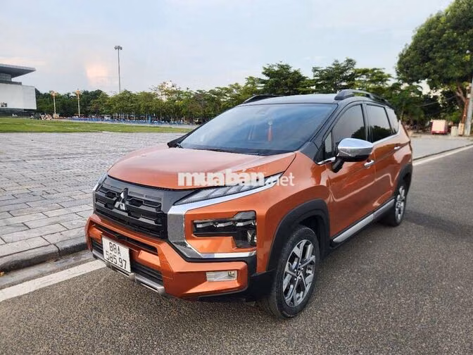 Mitsubishi Xpander Cross 7 chỗ màu Cam