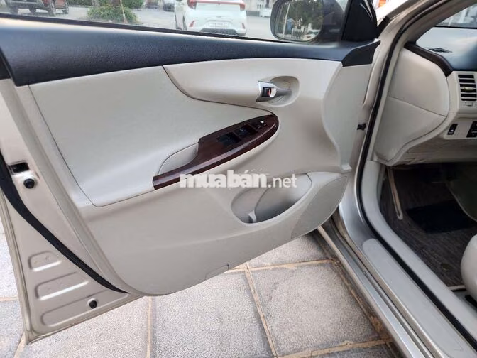 Toyota Altis 1.8 2012 Vàng cát