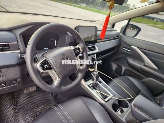 Mitsubishi Xpander Cross 7 chỗ màu Cam