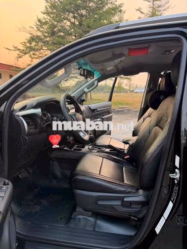 Toyota Hilux 2024 Số tự động Đen 30000 km