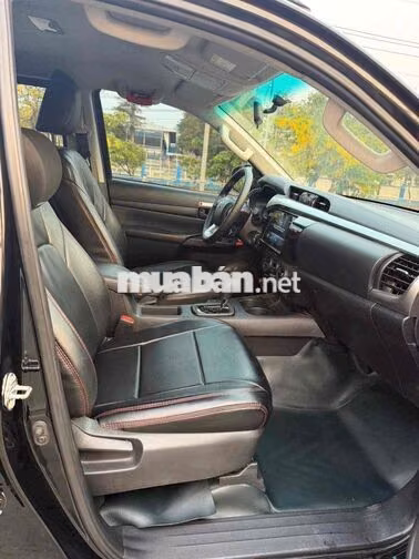 Toyota Hilux 2024 Số tự động Đen 30000 km