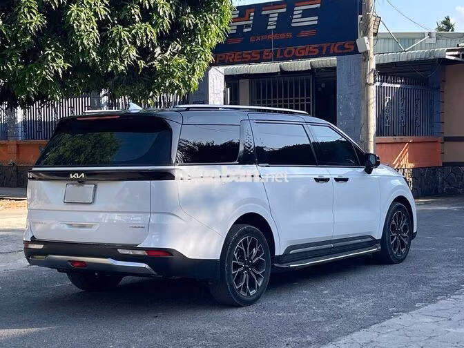 KIA Carnival Premium 2023 8 chỗ Trắng 80.000 km