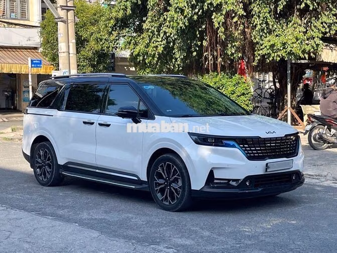 KIA Carnival Premium 2023 8 chỗ Trắng 80.000 km
