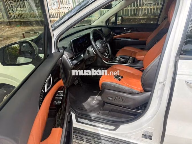 KIA Carnival 2021 Trắng 7 chỗ 7 vạn