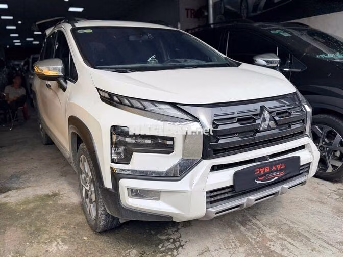 Mitsubishi Xpander Cross 2025 Trắng 3 vạn