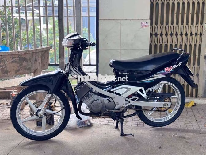 Suzuki RG Sports Đen, Trắng
