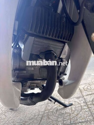 Suzuki RG Sports Đen, Trắng