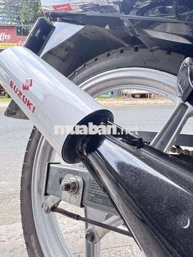 Suzuki RG Sports Đen, Trắng