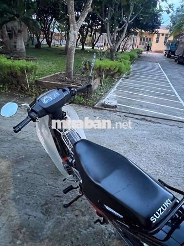 Suzuki RG Sports Đen, Trắng
