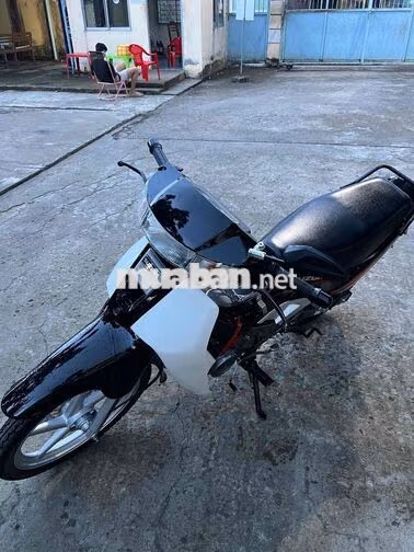 Suzuki RG Sports Đen, Trắng