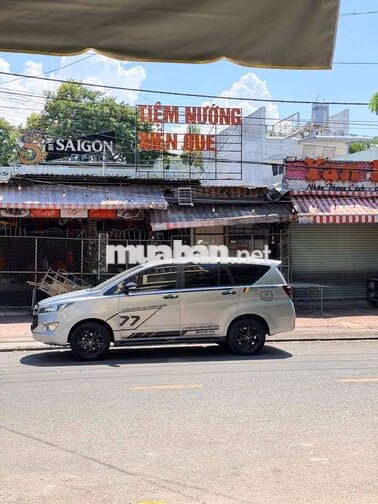 Toyota Innova 7 chỗ Bạc