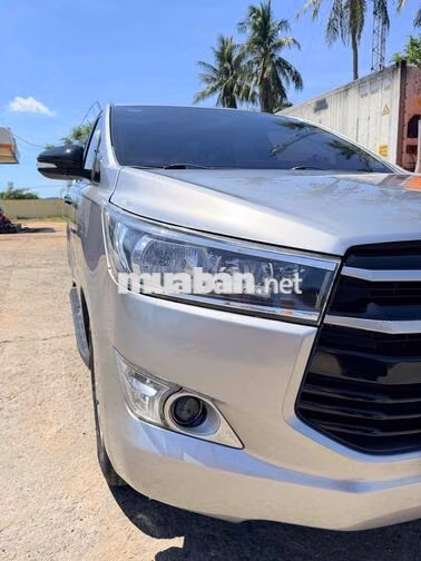 Toyota Innova 7 chỗ Bạc
