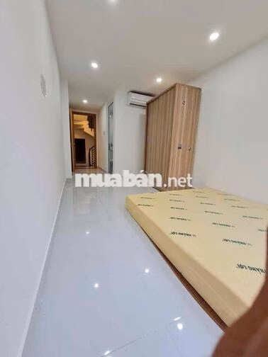 phòng máy lạng ngay gần đại học luật Q4