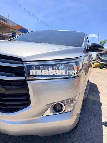 Toyota Innova 7 chỗ Bạc