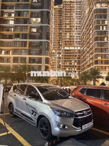 Toyota Innova 7 chỗ Bạc