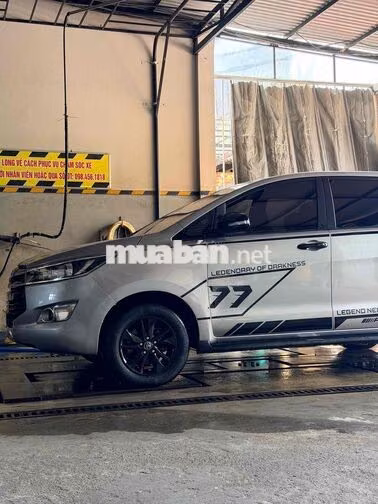 Toyota Innova 7 chỗ Bạc