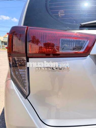 Toyota Innova 7 chỗ Bạc