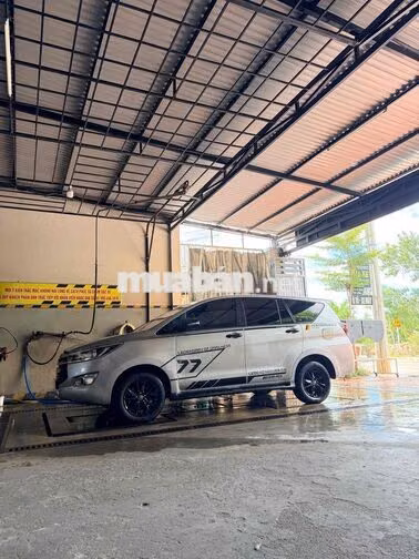 Toyota Innova 7 chỗ Bạc