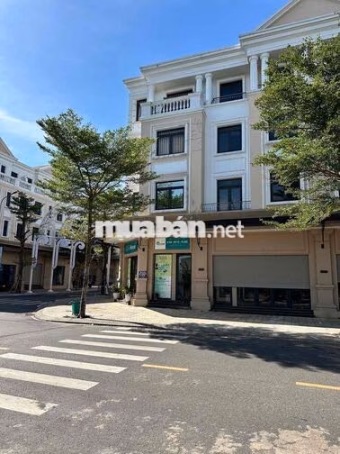 Cần bán căn Shophouse mặt tiền đường lớn Vincom Quảng Trị