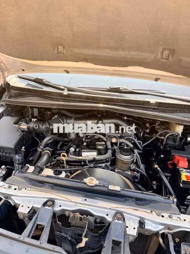 Toyota Innova 7 chỗ Bạc