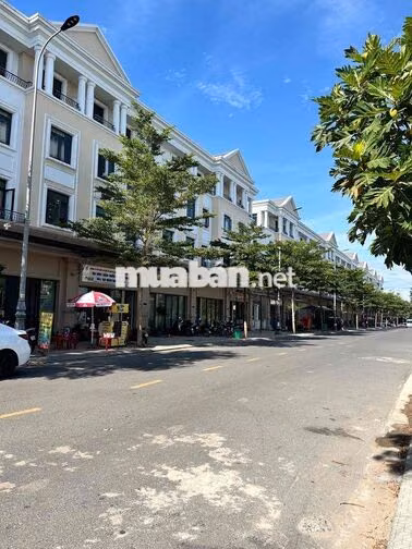 Cần bán căn Shophouse mặt tiền đường lớn Vincom Quảng Trị