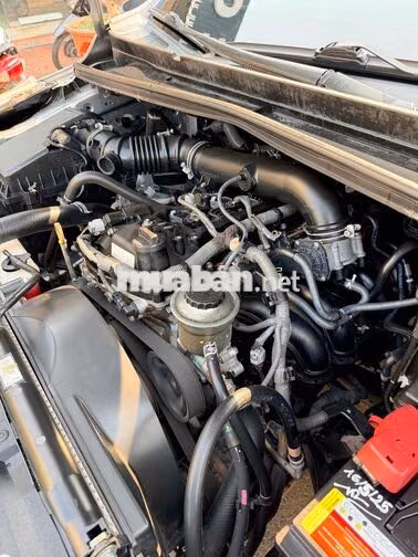 Toyota Innova 7 chỗ Bạc