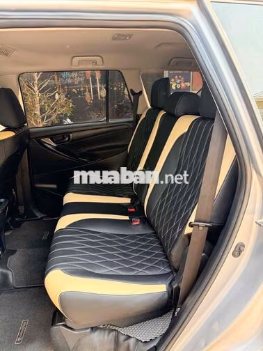 Toyota Innova 7 chỗ Bạc