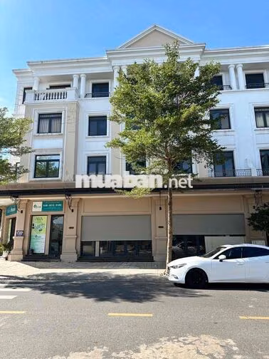 Cần bán căn Shophouse mặt tiền đường lớn Vincom Quảng Trị