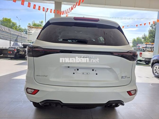 Isuzu MU-X B7 Plus 2025 Trắng 7 chỗ AT