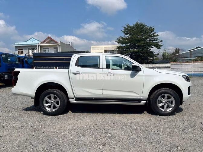 Isuzu D-Max Prestige 4x2 AT 2025 Euro 5