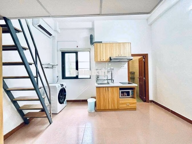 Phòng trọ GÁC XÉP có CỬA SỔ THOÁNG đi bộ qua trường GTVT, Hutech