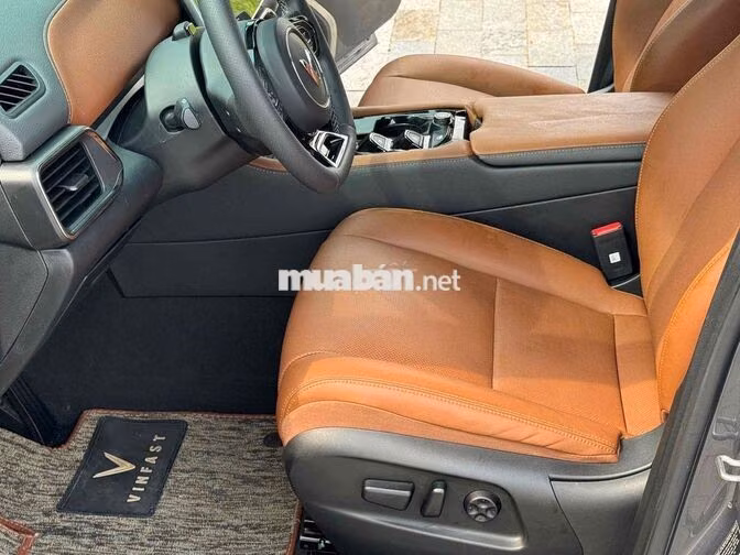 VF8 Plus 2024 bản cao cấp nhất 2 màu nóc Đen
