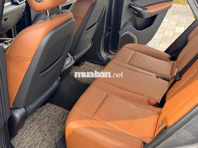 VF8 Plus 2024 bản cao cấp nhất 2 màu nóc Đen