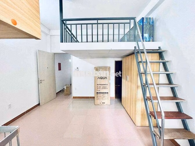 Phòng trọ GÁC XÉP có CỬA SỔ THOÁNG đi bộ qua trường GTVT, Hutech