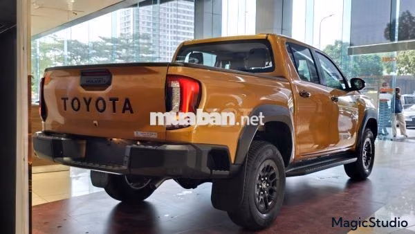 Toyota Hilux Pro 2.8L 4x2 AT 2026 - 671 Triệu