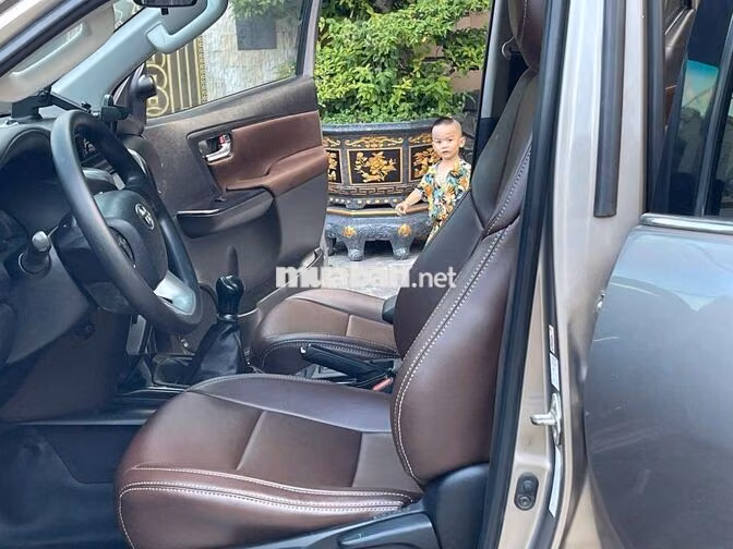 Toyota Fortuner 2019 Máy dầu Số sàn Xám