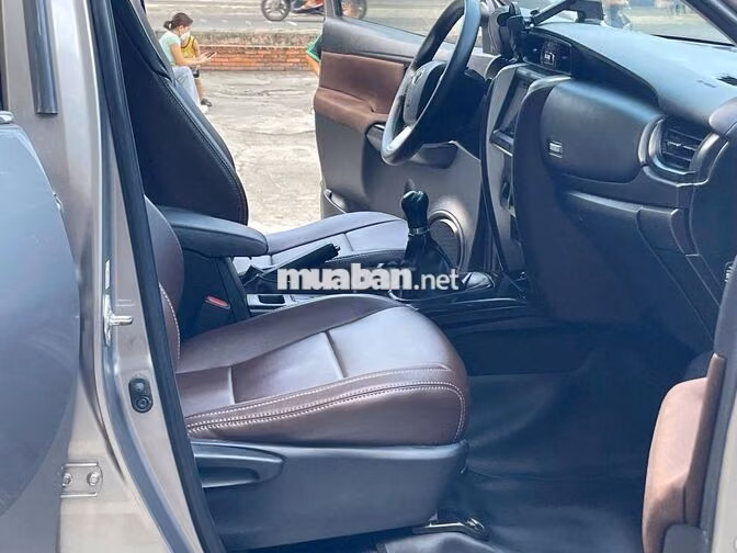 Toyota Fortuner 2019 Máy dầu Số sàn Xám