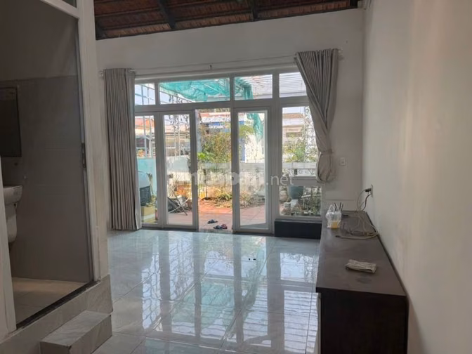 CHỐT NGAY NHÀ SÁT CHỢ HOÀNG HOA THÁM, TÂN BÌNH (DT:100m2) GIÁ: 5,54 Tỷ