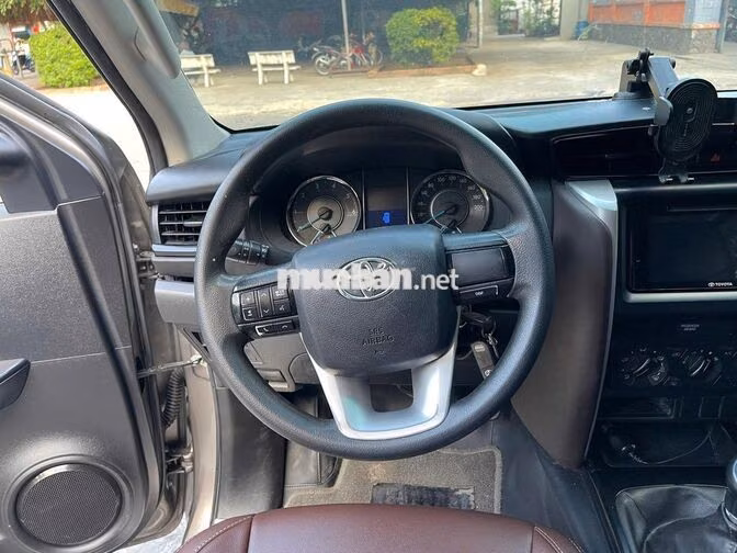 Toyota Fortuner 2019 Máy dầu Số sàn Xám