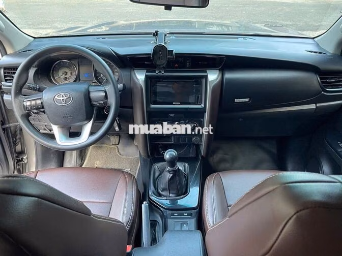 Toyota Fortuner 2019 Máy dầu Số sàn Xám
