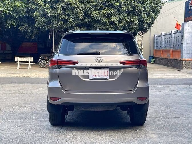 Toyota Fortuner 2019 Máy dầu Số sàn Xám