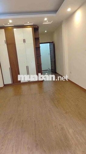Cho Thuê nhà 5Tầng Ngọc Thuỵ 3PN, ô tô 7 chỗ vào nhà, nội thất cơ bản