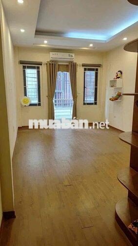 Cho Thuê nhà 5Tầng Ngọc Thuỵ 3PN, ô tô 7 chỗ vào nhà, nội thất cơ bản