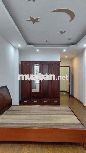 Cho Thuê nhà 5Tầng Ngọc Thuỵ 3PN, ô tô 7 chỗ vào nhà, nội thất cơ bản